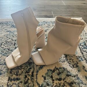 Sexy Never Used Steve Madden Cream Booties 8-8.5